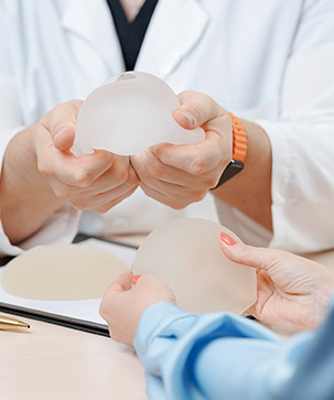 Why a Comprehensive Plastic Surgery Evaluation Matters - Blog Thumbnail